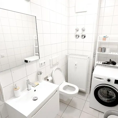 Prima Fuer Bis Zu 7 Gaeste- Stilvolles Im Zentrum Nahe Rathaus - Hochwertige Betten Und Bettwaesche - Voll Ausgestattete Kueche - 4k Smart Tv - Aufzug - Kostenlose Nacht Tiefgarage 20-30 Bis 9-30 Uhr Mit 28 Stellplaetzen Je Nach Appartement *