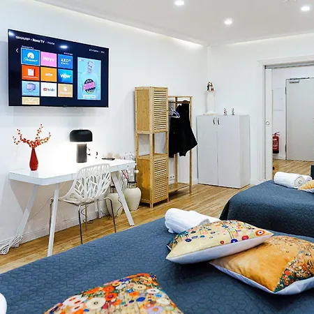 Prima Fuer Bis Zu 7 Gaeste- Stilvolles Im Zentrum Nahe Rathaus - Hochwertige Betten Und Bettwaesche - Voll Ausgestattete Kueche - 4k Smart Tv - Aufzug - Kostenlose Nacht Tiefgarage 20-30 Bis 9-30 Uhr Mit 28 Stellplaetzen Je Nach Appartement