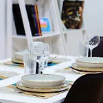 Apartment Prima Für Bis Zu 7 Gäste- Stilvolles Im Zentrum Nahe Rathaus - Hochwertige Betten Und Bettwäsche - Voll Ausgestattete Küche - 4k Smart Tv - Aufzug - Kostenlose Nacht Tiefgarage 20-30 Bis 9-30 Uhr Mit 28 Stellplätzen Je Nach Verfügba *
