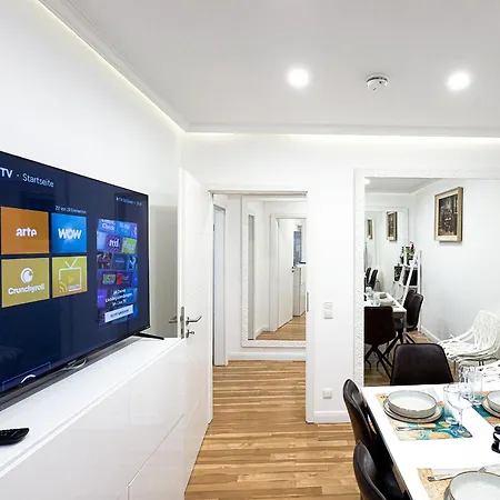 Διαμέρισμα Prima Fuer Bis Zu 7 Gaeste- Stilvolles Im Zentrum Nahe Rathaus - Hochwertige Betten Und Bettwaesche - Voll Ausgestattete Kueche - 4k Smart Tv - Aufzug - Kostenlose Nacht Tiefgarage 20-30 Bis 9-30 Uhr Mit 28 Stellplaetzen Je Nach Aψβούργη