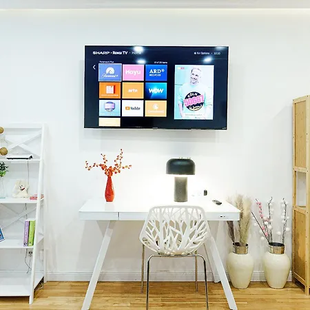 Διαμέρισμα Prima Fuer Bis Zu 7 Gaeste- Stilvolles Im Zentrum Nahe Rathaus - Hochwertige Betten Und Bettwaesche - Voll Ausgestattete Kueche - 4k Smart Tv - Aufzug - Kostenlose Nacht Tiefgarage 20-30 Bis 9-30 Uhr Mit 28 Stellplaetzen Je Nach *
