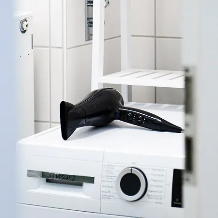 Prima Fuer Bis Zu 7 Gaeste- Stilvolles Im Zentrum Nahe Rathaus - Hochwertige Betten Und Bettwaesche - Voll Ausgestattete Kueche - 4k Smart Tv - Aufzug - Kostenlose Nacht Tiefgarage 20-30 Bis 9-30 Uhr Mit 28 Stellplaetzen Je Nach Appartamento